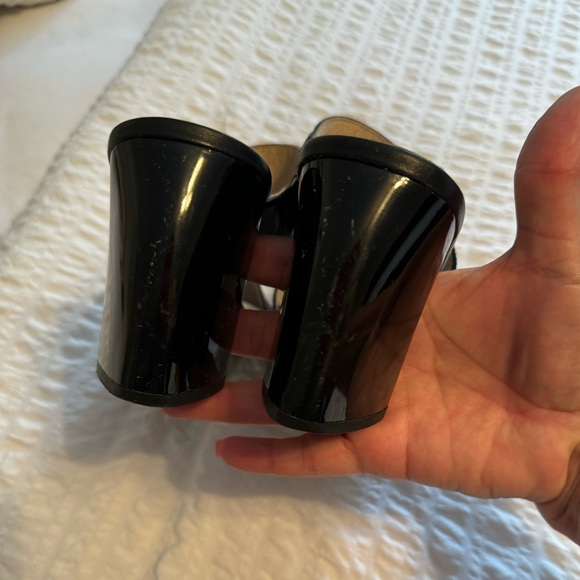 Louise Et Cie block heal sandals. - Picture 6 of 9